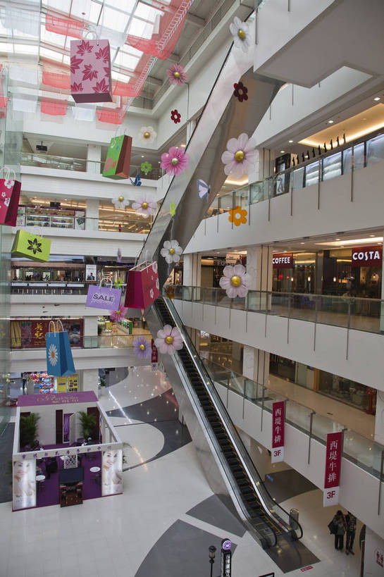 商店,竖图,彩色,室内,白天,购物,旅游,消费,超市,橱窗,建筑,商场,北京,中国,亚洲,图片,首都,现代,休闲,展示,气派,金融,百货,摄影,生活方式,经济,文明,陈列,选购,贸易,百货公司,东亚,中华人民共和国,北京市,京,北平,华北地区,血拼,繁荣,发达,旅行,购物商场,购物中心,商业中心,崇文,崇文区,文明门,崇文门,bj174