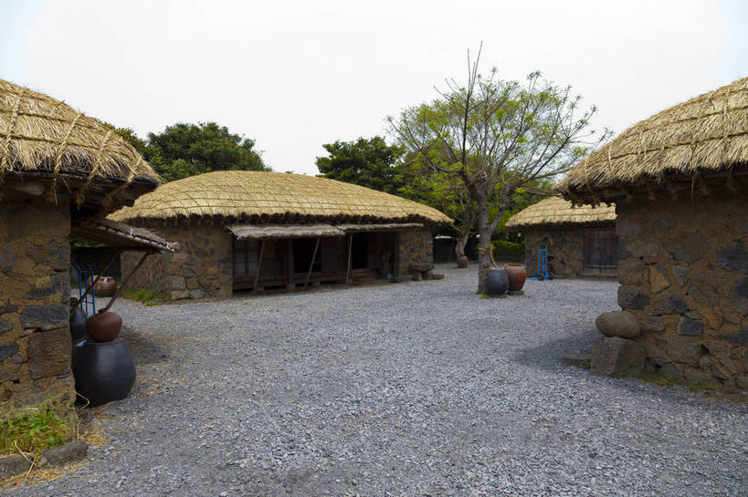 无人,横图,彩色,室外,白天,旅游,济州岛,韩国,亚洲,图片,房屋,院子,民居,村庄,旅游胜地,摄影,东亚,大韩民国,济州,济州道,济州特别自治道,特别自治道,西归浦,西归浦市,韩国文化,旅行,居住区,传统文化,南朝鲜,南韩,城邑民俗村,bj174