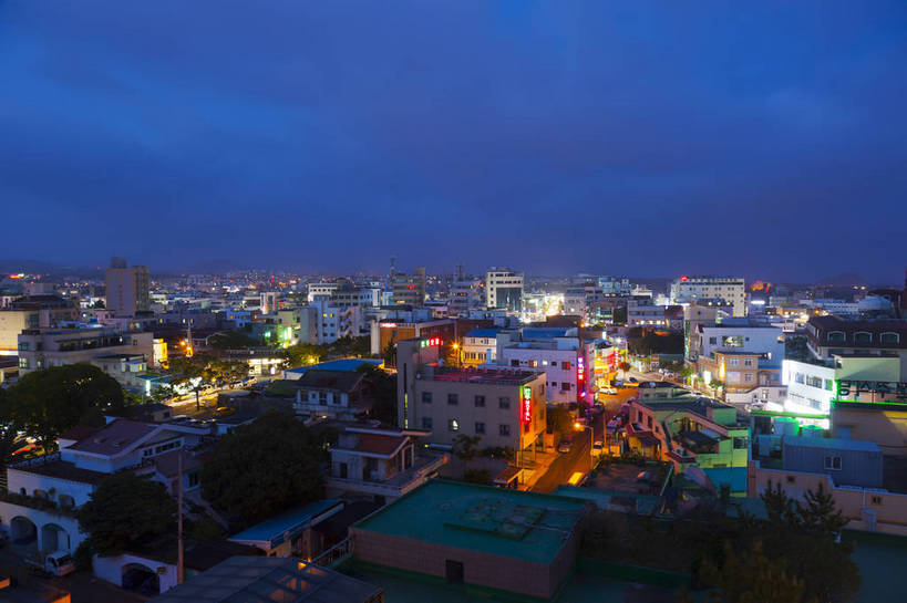 无人,横图,彩色,室外,夜晚,旅游,度假,名胜古迹,标志建筑,城市,地标,建筑,夜景,济州岛,韩国,亚洲,遗迹,图片,建筑群,古迹,文物,娱乐,建设,古建筑,享受,休闲,旅游胜地,放松,摄影,风光,海滨,度假村,古文明,东亚,灯火辉煌,民族建筑,大韩民国,济州,济州道,济州特别自治道,特别自治道,西归浦,西归浦市,旅行,南朝鲜,南韩,bj174