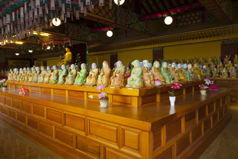 无人,寺庙,横图,彩色,室内,特写,白天,旅游,建筑,济州岛,韩国,亚洲,节日,雕像,图片,文化,殿堂,祈祷,健康,许愿,摄影,宗教,祠堂,佛教,信仰,纪念,祈求,陈列,佛堂,东亚,罗汉,大韩民国,济州,济州道,济州特别自治道,特别自治道,西归浦,西归浦市,释教,韩国文化,平安,旅行,传统文化,南朝鲜,南韩,药泉寺,罗汉堂,bj174