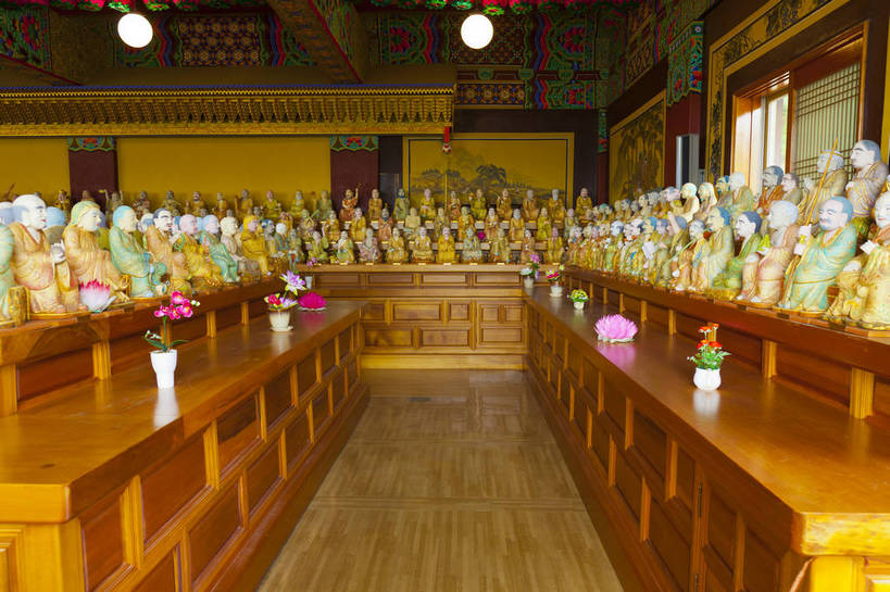 无人,寺庙,横图,彩色,室内,特写,白天,旅游,建筑,济州岛,韩国,亚洲,节日,雕像,图片,文化,殿堂,祈祷,健康,许愿,摄影,宗教,祠堂,佛教,信仰,纪念,祈求,陈列,佛堂,东亚,罗汉,大韩民国,济州,济州道,济州特别自治道,特别自治道,西归浦,西归浦市,释教,韩国文化,平安,旅行,传统文化,南朝鲜,南韩,药泉寺,罗汉堂,bj174
