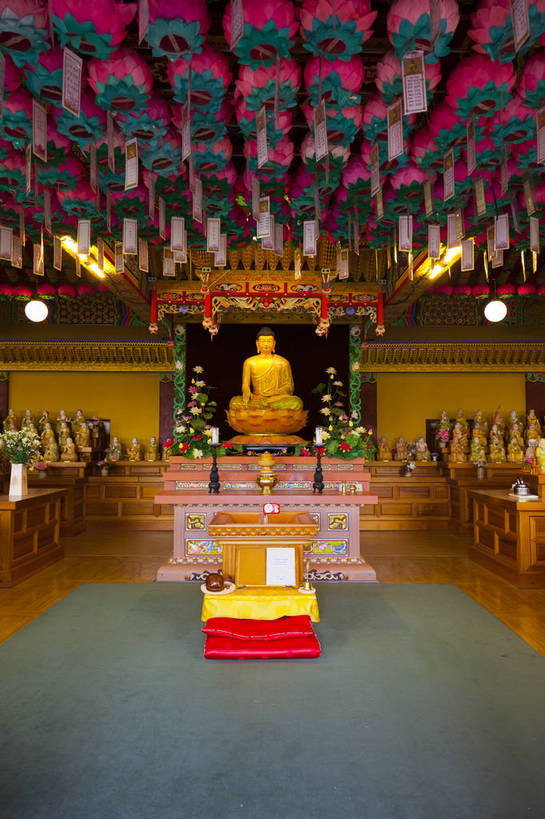 无人,寺庙,竖图,彩色,室内,特写,白天,旅游,建筑,济州岛,韩国,亚洲,节日,雕像,图片,文化,殿堂,祈祷,健康,许愿,摄影,宗教,祠堂,佛教,信仰,纪念,祈求,陈列,佛堂,东亚,罗汉,大韩民国,济州,济州道,济州特别自治道,特别自治道,西归浦,西归浦市,释教,韩国文化,平安,旅行,传统文化,南朝鲜,南韩,药泉寺,罗汉堂,bj174