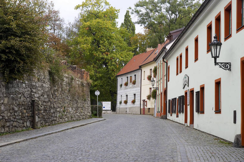 无人,广场,横图,彩色,室外,白天,旅游,度假,美景,名胜古迹,标志建筑,道路,地标,建筑,街道,路,公路,欧洲,捷克,遗迹,图片,景观,城镇,交通,古迹,文物,娱乐,场地,建设,古建筑,树,享受,休闲,旅游胜地,景色,放松,摄影,整洁,风光,场所,古文明,中欧,捷克共和国,民族建筑,波西米亚,克鲁姆洛夫,马路,旅行,居住区,bj174