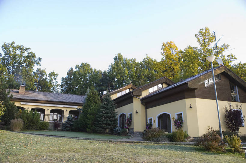 无人,横图,彩色,室外,白天,旅游,度假,名胜古迹,别墅,标志建筑,地标,建筑,欧洲,捷克,遗迹,图片,城镇,建筑群,古迹,文物,娱乐,建设,古建筑,树,享受,休闲,旅游胜地,放松,摄影,风光,度假村,古文明,中欧,捷克共和国,民族建筑,波西米亚,克鲁姆洛夫,旅行,居住区,bj174