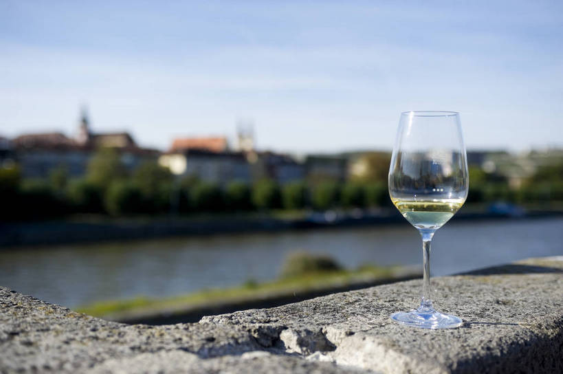 无人,横图,彩色,室外,特写,白天,旅游,度假,名胜古迹,标志建筑,城市,地标,建筑,德国,遗迹,高脚杯,图片,古城,建筑群,古典,古迹,文物,娱乐,建设,古建筑,酒杯,享受,休闲,旅游胜地,放松,摄影,风光,河畔,古文明,维尔茨堡,河,旅行,美因河,bj174