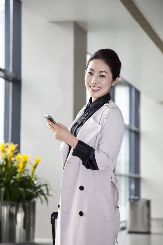 东方人,商务人士,商务女性,站,打电话,竖图,彩色,室内,白天,侧面,西装,商务,时尚,通讯,成功,车站,手机,上海,中国,仅一个人,套装,正装,图片,现代,现代建筑,背面,职业,成熟,活力,可爱,美女,自信,摄影,青春,优雅,出差,候车厅,等候,文明,商务装,工薪阶层,乐观,精明,繁荣,年轻女性,女人,女性,亚洲人,中国人,年轻人,白领,上班族,半身,愉快,商务旅行,bj174