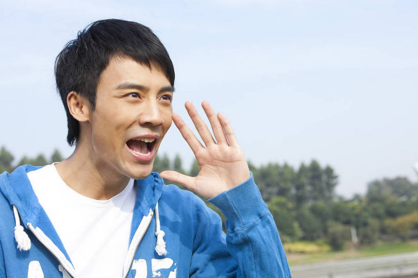 东方人,公园,站,笑,横图,彩色,室外,白天,侧面,时尚,兴奋,成功,树林,广州,中国,仅一个人,图片,郊外,自然,休闲,健康,休闲服,活力,自信,喊,摄影,生活方式,青春,男人,男性,年轻男性,亚洲人,中国人,年轻人,半身,愉快,bj174