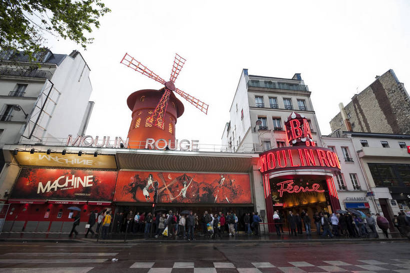 横图,彩色,室外,白天,旅游,美景,名胜古迹,城市风光,城市,道路,建筑,街道,路,公路,法国,巴黎,图片,景观,交通,辉煌,现代建筑,天空,地标建筑,旅游胜地,景色,摄影,经济,文明,娱乐场所,发展,繁荣,马路,旅行,红磨坊,bj174