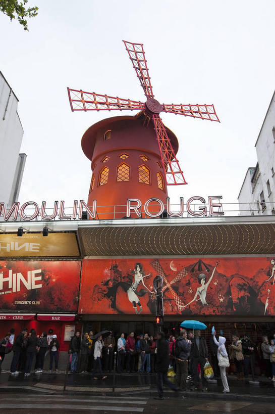 竖图,彩色,室外,白天,旅游,美景,名胜古迹,城市风光,城市,道路,建筑,街道,路,公路,法国,巴黎,图片,景观,交通,辉煌,现代建筑,天空,地标建筑,旅游胜地,景色,竖,摄影,经济,文明,娱乐场所,发展,繁荣,马路,旅行,红磨坊,bj174