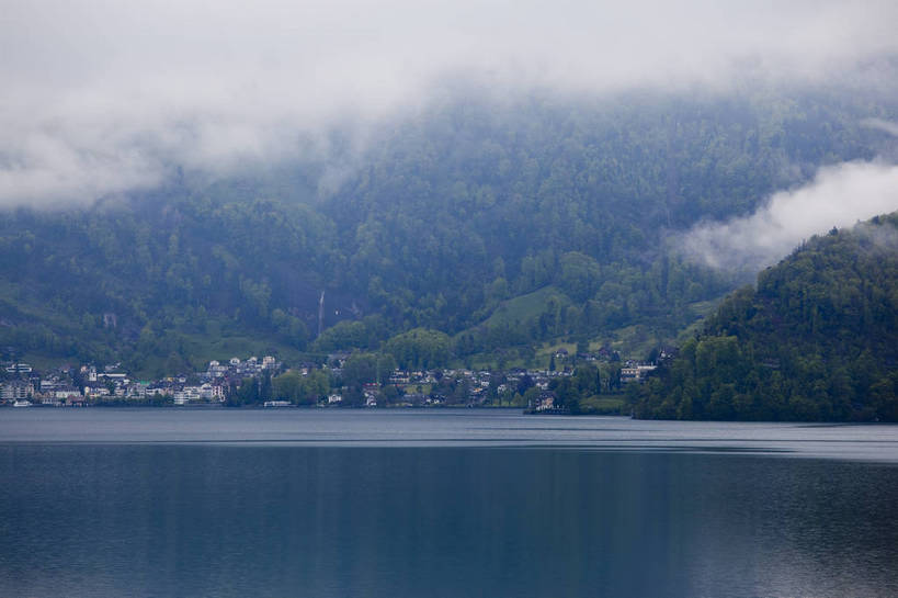 横图,彩色,室外,白天,旅游,度假,草地,湖,美景,名胜古迹,森林,山,山脉,标志建筑,地标,建筑,瑞士,遗迹,图片,古迹,文物,娱乐,建设,古建筑,卢塞恩湖,天空,自然,享受,休闲,旅游胜地,放松,摄影,风光,古文明,旅行,bj174