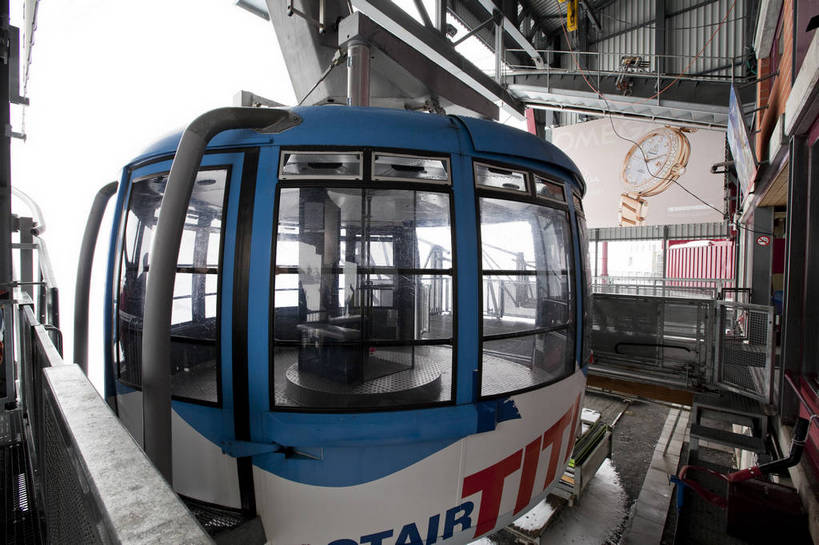 横图,彩色,室外,特写,白天,旅游,度假,美景,名胜古迹,标志建筑,地标,建筑,车站,瑞士,欧洲,遗迹,图片,古迹,文物,娱乐,建设,古建筑,缆车,天空,自然,享受,休闲,旅游胜地,放松,摄影,风光,度假村,古文明,中欧,瑞士联邦,旅行,上瓦尔登州,铁力士峰,铁力士雪山,bj174