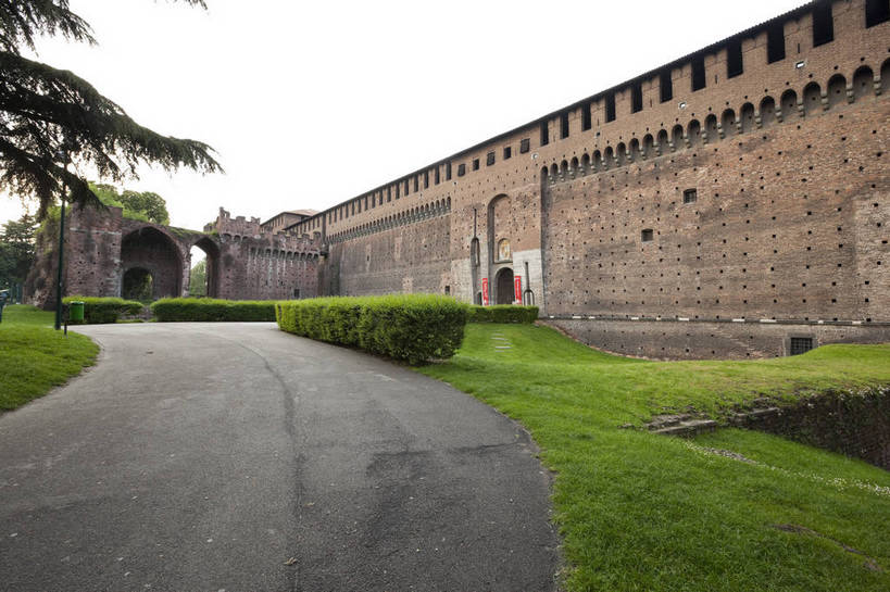 横图,彩色,室外,白天,旅游,度假,草坪,名胜古迹,树林,标志建筑,地标,建筑,意大利,遗迹,图片,城堡,建筑群,古典,古迹,文物,娱乐,建设,城墙,古建筑,地标建筑,庄园,享受,休闲,旅游胜地,放松,摄影,文明,古堡,古文明,米兰,世界文化遗产,旅行,斯福尔扎城堡,传统文化,bj174