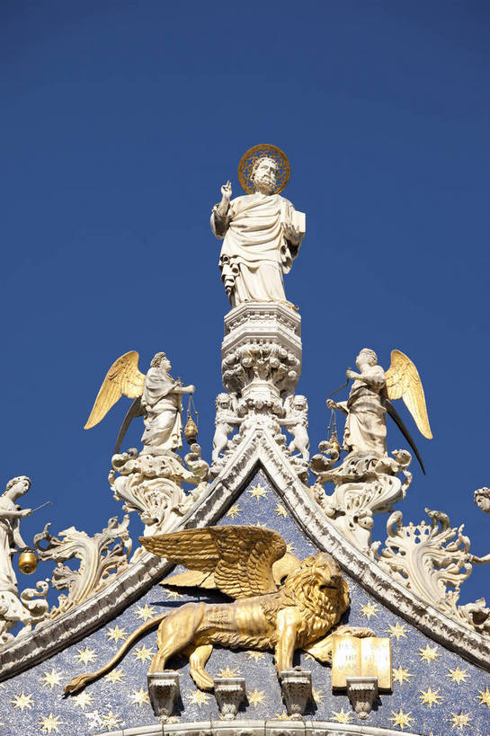 广场,教堂,竖图,彩色,室外,特写,白天,旅游,度假,名胜古迹,窗户,标志建筑,地标,建筑,意大利,威尼斯,遗迹,雕像,图片,建筑群,钟楼,古典,古迹,文物,娱乐,建设,古建筑,圆顶,地标建筑,享受,休闲,旅游胜地,放松,竖,摄影,文明,古文明,哥特式建筑,世界文化遗产,圣马可广场,神父,旅行,传统文化,bj174