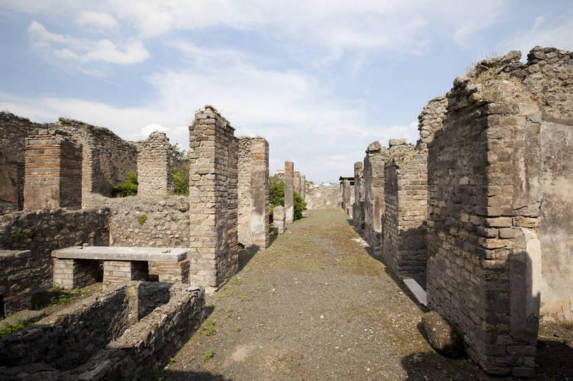 横图,彩色,室外,白天,旅游,度假,名胜古迹,标志建筑,地标,建筑,意大利,破旧,遗迹,图片,古城,建筑群,古典,古迹,文物,娱乐,建设,城墙,古建筑,历史建筑,遗址,地标建筑,享受,休闲,旅游胜地,放松,摄影,文明,古文明,世界文化遗产,残垣断壁,庞贝古城,旅行,传统文化,bj174