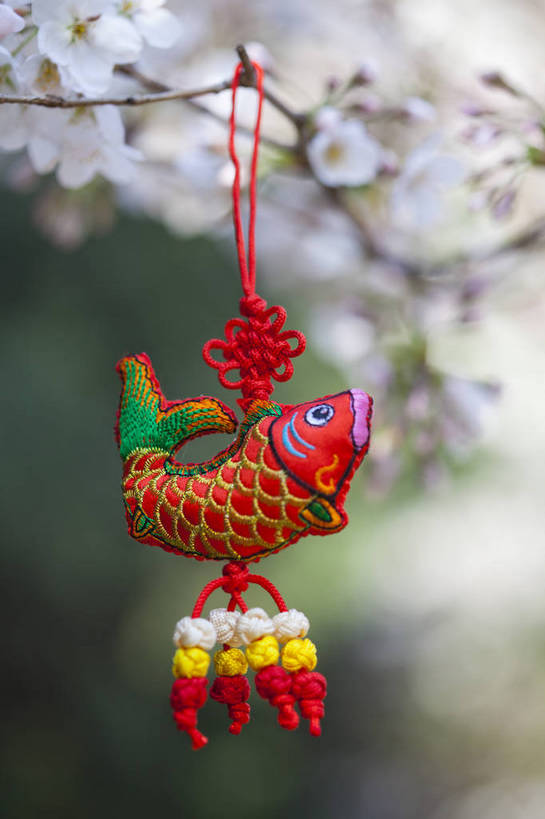 公园,竖图,彩色,室外,特写,白天,背景,旅游,度假,名胜古迹,标志建筑,地标,建筑,刺绣,北京,中国,悬挂,遗迹,鱼,图片,古迹,文物,娱乐,建设,古建筑,花卉,自然,中国结,享受,休闲,香包,旅游胜地,放松,竖,摄影,风光,古文明,旅行,玉渊潭公园,bj174