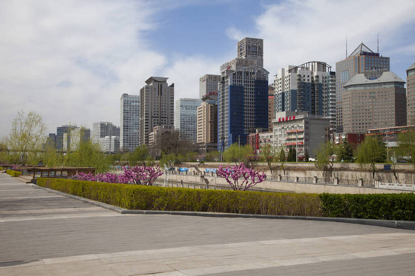 无人,公园,广场,横图,彩色,室外,白天,旅游,商务,美景,道路,建筑,街道,路,公路,北京,中国,亚洲,图片,河岸,景观,交通,首都,辉煌,现代建筑,旅游胜地,商务楼,景色,金融,摄影,经济,河堤,文明,中国文化,贸易,东亚,发展,中华人民共和国,北京市,京,北平,华北地区,朝阳区,通州区,繁荣,河,马路,旅行,商业,北京CBD,北京商务中心区,中国北京大北窑,庆丰公园,建外SOHO,通惠河,bj174