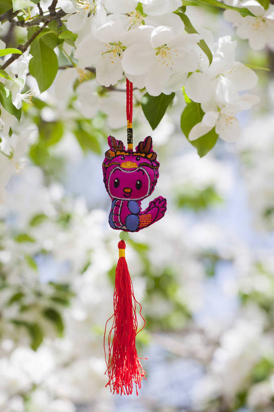 公园,竖图,彩色,室外,特写,白天,背景,旅游,度假,名胜古迹,标志建筑,地标,建筑,海棠花,猪,刺绣,北京,中国,亚洲,悬挂,遗迹,图片,首都,古迹,文物,娱乐,建设,古建筑,花卉,自然,中国结,享受,休闲,香包,旅游胜地,放松,竖,摄影,风光,古文明,东亚,海淀区,中华人民共和国,北京市,京,北平,华北地区,朝阳区,旅行,北京元大都城垣遗址公园,元大都土城遗址,元大都遗址,bj174