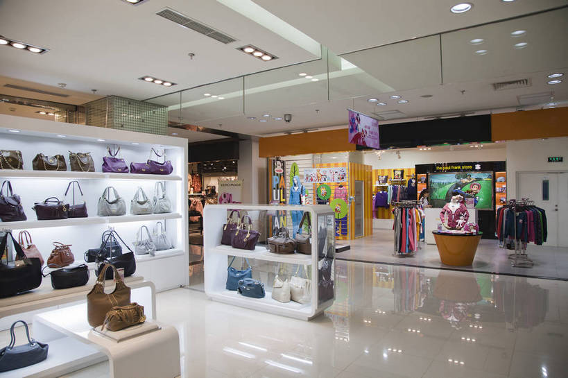 无人,商店,横图,彩色,室内,白天,购物,旅游,消费,超市,橱窗,建筑,商场,北京,中国,服装,包,图片,豪华,辉煌,现代建筑,金融,百货,摄影,经济,文明,中国文化,选购,贸易,百货公司,发展,血拼,繁荣,购物商场,购物中心,商业中心,三里屯,bj174