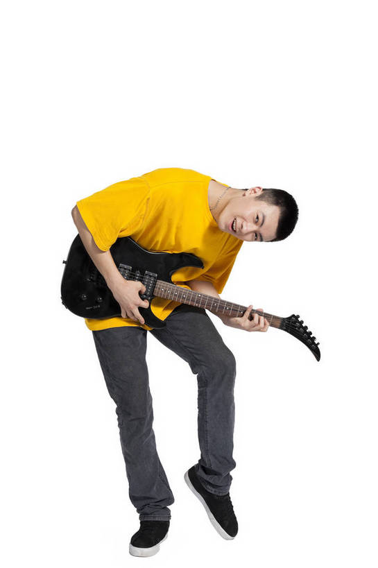 东方人,竖图,彩色,室内,白天,正面,时尚,跳舞,热情,北京,中国,仅一个人,图片,街头,吉他,乐器,弦乐器,弹奏,演奏,休闲装,健康,个性,活力,激情,平衡,竖,摄影,技巧,青春,街舞,酷,嘻哈,弹拨弦鸣乐器,弹唱,弹性,动感,技能,男人,男性,年轻男性,亚洲人,中国人,年轻人,全身,影棚拍摄,愉快,舞蹈,弹拨弦乐器,拨弦乐器,弹拨乐器,bj174