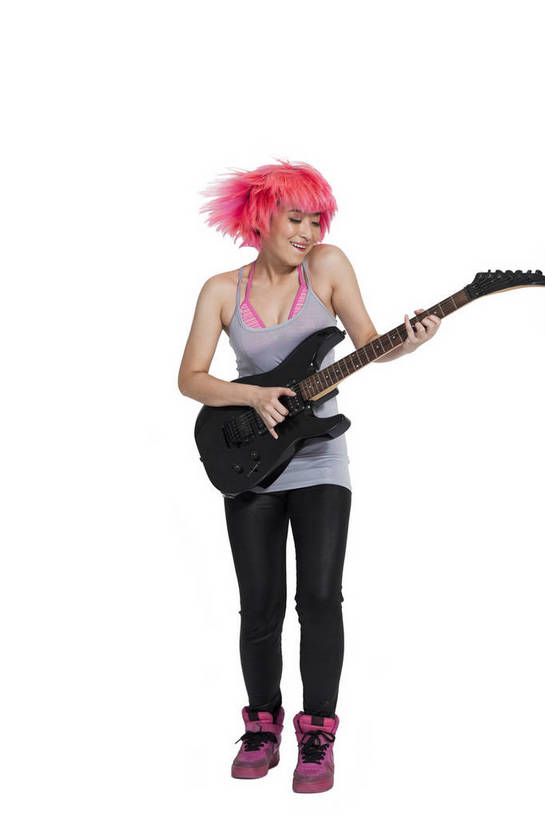 东方人,头发,竖图,彩色,室内,白天,正面,时尚,跳舞,热情,北京,中国,仅一个人,图片,街头,吉他,休闲装,娱乐,红色,休闲,健康,个性,活力,激情,美女,平衡,竖,摄影,技巧,青春,街舞,毛发,酷,嘻哈,弹唱,弹性,动感,技能,年轻女性,女人,女性,亚洲人,中国人,年轻人,全身,影棚拍摄,愉快,舞蹈,bj174