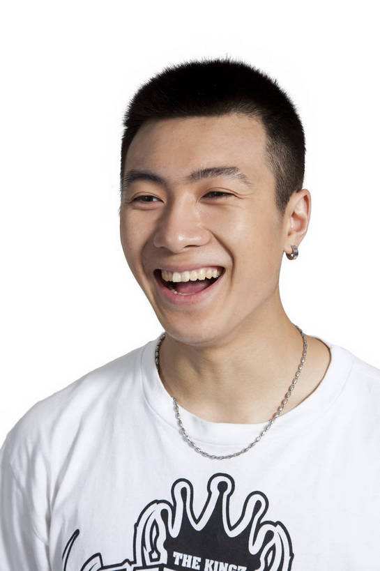 东方人,五官,脸,笑,竖图,彩色,室内,白天,正面,时尚,热情,北京,中国,仅一个人,图片,街头,休闲装,健康,表情,个性,活力,竖,摄影,头像,青春,酷,嘻哈,男人,男性,年轻男性,亚洲人,中国人,年轻人,面部,影棚拍摄,愉快,bj174