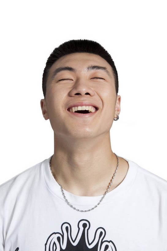 东方人,五官,脸,笑,竖图,彩色,室内,白天,正面,时尚,热情,北京,中国,仅一个人,图片,街头,休闲装,健康,表情,个性,活力,夸张,竖,摄影,头像,青春,酷,嘻哈,男人,男性,年轻男性,亚洲人,中国人,年轻人,面部,影棚拍摄,愉快,bj174