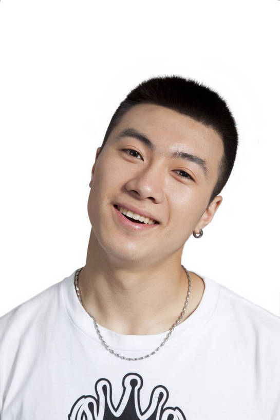 东方人,五官,脸,笑,竖图,彩色,室内,白天,正面,时尚,热情,北京,中国,仅一个人,图片,街头,休闲装,健康,表情,个性,活力,竖,摄影,头像,青春,酷,嘻哈,男人,男性,年轻男性,亚洲人,中国人,年轻人,面部,影棚拍摄,愉快,bj174