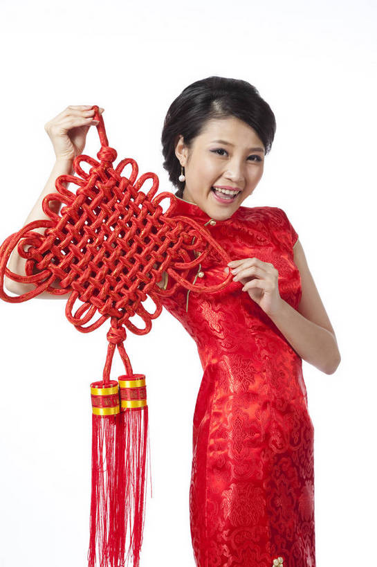 东方人,站,笑,竖图,彩色,室内,白天,抠图,白色背景,侧面,民族服装,时尚,成功,北京,中国,仅一个人,旗袍,节日,庆祝,图片,古典,文化,传统,中国结,庆典,喜庆,成熟,可爱,美女,竖,自信,摄影,生活方式,纪念,青春,优雅,端庄,乐观,妖娆,年轻女性,女人,女性,亚洲人,中国人,年轻人,半身,影棚拍摄,礼服,愉快,红衣,bj174