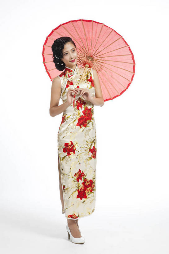 东方人,站,竖图,彩色,室内,白天,抠图,白色背景,正面,民族服装,时尚,成功,北京,中国,仅一个人,旗袍,伞,图片,古典,传统,撑伞,成熟,可爱,美女,竖,自信,摄影,生活方式,青春,优雅,乐观,妖娆,年轻女性,女人,女性,亚洲人,中国人,年轻人,全身,影棚拍摄,礼服,愉快,bj174