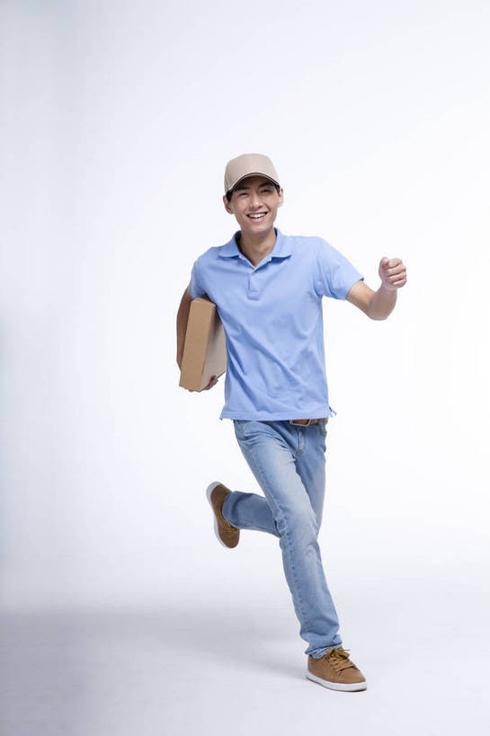 东方人,一个人,跑,竖图,彩色,室内,白天,抠图,白色背景,正面,工作服,北京,中国,工作,图片,职业装,盒子,快递员,职业,休闲,活力,可爱,竖,摄影,青春,送货,乐观,男人,男性,年轻男性,亚洲人,中国人,年轻人,全身,影棚拍摄,高兴,愉快,bj174