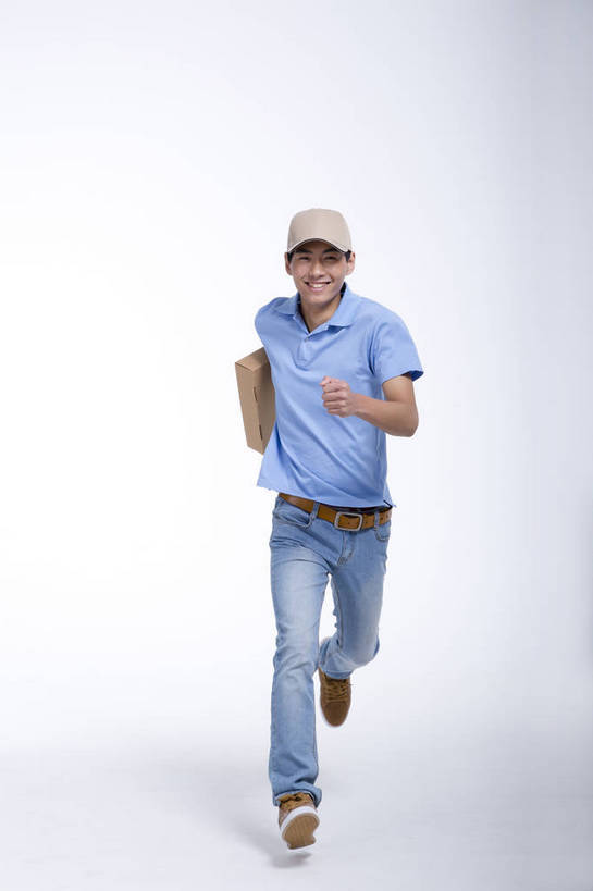 东方人,一个人,跑,竖图,彩色,室内,白天,抠图,白色背景,正面,工作服,北京,中国,工作,图片,职业装,盒子,快递员,职业,休闲,活力,可爱,竖,摄影,青春,送货,乐观,男人,男性,年轻男性,亚洲人,中国人,年轻人,全身,影棚拍摄,高兴,愉快,bj174