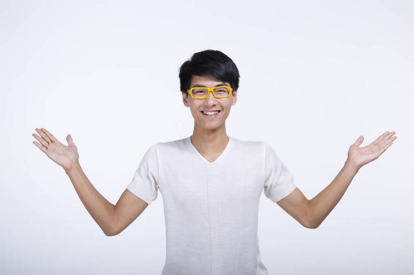 东方人,一个人,站,横图,彩色,室内,白天,抠图,白色背景,正面,时尚,北京,中国,图片,手势,休闲,休闲服,活力,可爱,摄影,生活方式,青春,戴眼镜,乐观,男人,男性,年轻男性,亚洲人,中国人,年轻人,半身,影棚拍摄,高兴,愉快,bj174