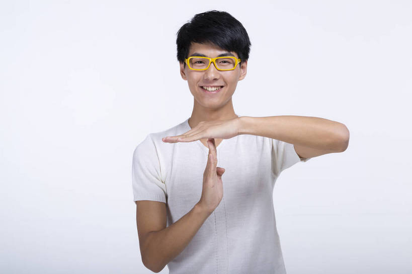 东方人,一个人,站,横图,彩色,室内,白天,抠图,白色背景,正面,时尚,北京,中国,图片,手势,休闲,休闲服,活力,可爱,摄影,生活方式,青春,戴眼镜,乐观,男人,男性,年轻男性,亚洲人,中国人,年轻人,半身,影棚拍摄,高兴,愉快,bj174