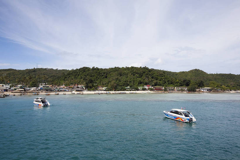 无人,横图,彩色,室外,白天,旅游,度假,美景,名胜古迹,标志建筑,地标,建筑,船,泰国,亚洲,遗迹,图片,海平面,古迹,文物,娱乐,建设,古建筑,普吉岛,游船,自然,海水,享受,休闲,旅游胜地,放松,摄影,东南亚,海滨,度假村,古文明,泰王国,皮皮岛,安达曼海,普吉,披披岛,海,海滩,旅行,bj174