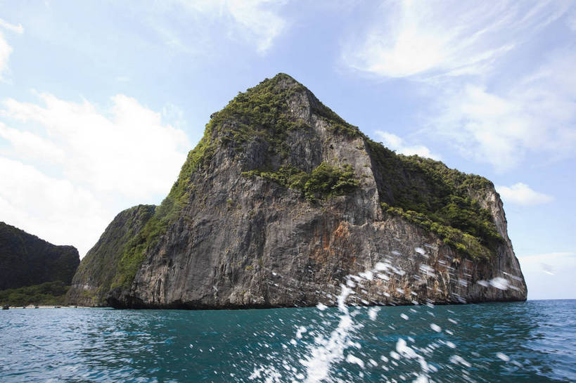 无人,横图,彩色,室外,白天,旅游,度假,美景,名胜古迹,山,标志建筑,地标,建筑,泰国,亚洲,遗迹,图片,山峰,海平面,巨石,古迹,文物,娱乐,建设,古建筑,普吉岛,自然,海水,享受,休闲,旅游胜地,放松,摄影,东南亚,海滨,古文明,泰王国,皮皮岛,安达曼海,普吉,披披岛,海,海滩,旅行,bj174