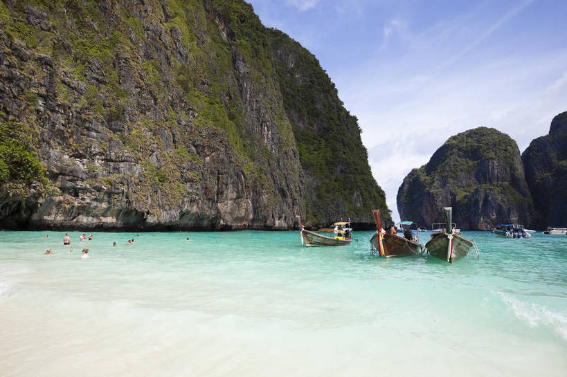游泳,横图,彩色,室外,白天,旅游,度假,美景,名胜古迹,沙滩,山,标志建筑,地标,建筑,船,泰国,亚洲,游客,遗迹,图片,山峰,海平面,巨石,古迹,文物,娱乐,建设,古建筑,普吉岛,游船,自然,海水,享受,休闲,旅游胜地,放松,摄影,东南亚,海滨,古文明,泰王国,皮皮岛,普吉,披披岛,海,海滩,旅行,bj174
