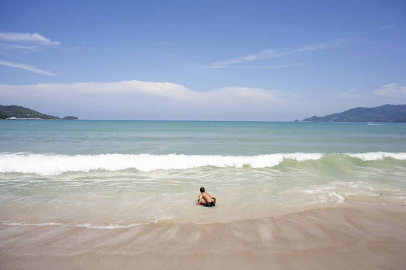 宾馆,横图,彩色,室外,白天,旅游,度假,美景,名胜古迹,沙滩,标志建筑,地标,建筑,酒店,泰国,亚洲,游客,遗迹,图片,海平面,古迹,文物,娱乐,建设,古建筑,普吉岛,自然,海水,享受,休闲,旅游胜地,放松,摄影,东南亚,酒家,旅社,海滨,古文明,泰王国,普吉,海,海滩,旅行,客店,客栈,旅店,旅馆,商旅,巴通海滩,bj174