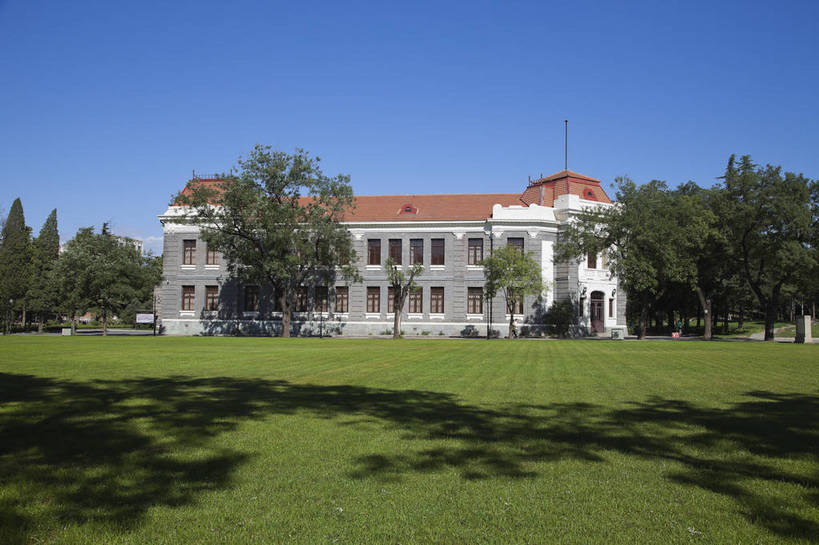 无人,学校,教学楼,横图,彩色,室外,白天,旅游,度假,草坪,名胜古迹,标志建筑,地标,建筑,北京,中国,遗迹,图片,建筑群,古典,古迹,文物,娱乐,建设,古建筑,校园,享受,休闲,旅游胜地,放松,摄影,文明,中国文化,古文明,旅行,清华园,清华大学,bj174