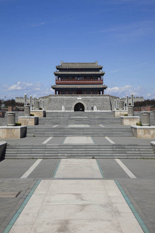 无人,广场,竖图,彩色,室外,白天,旅游,度假,名胜古迹,标志建筑,地标,建筑,北京,中国,遗迹,图片,古迹,文物,娱乐,城门,建设,古建筑,享受,休闲,旅游胜地,放松,摄影,城楼,古代建筑,文明,中国文化,古文明,门楼,丰台区,旅行,永定门,bj174