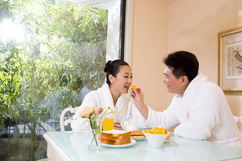 东方人,中年人,两个人,家庭,夫妻,餐厅,坐,横图,彩色,室内,白天,正面,侧面,时尚,早餐,幸福,成功,北京,中国,图片,豪华,美丽,用餐,食物,休闲,健康,成熟,活力,可爱,美女,自信,摄影,生活方式,优雅,亲近,亲情,家居服,乐观,精明,男人,男性,年轻女性,女人,女性,中年男性,亚洲人,中国人,年轻人,情侣,半身,爱,高兴,愉快,奢华,bj174