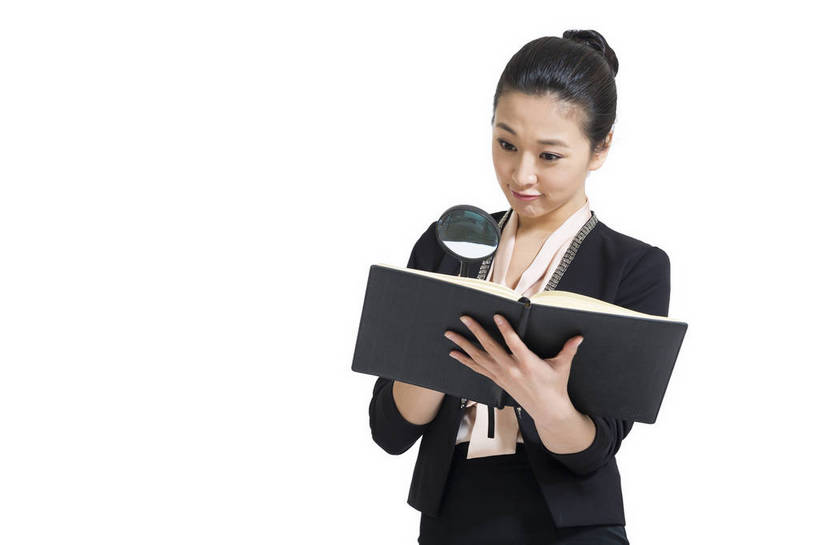 东方人,商务人士,商务女性,站,笑,横图,彩色,室内,白天,留白,抠图,白色背景,正面,裙子,商务,时尚,成功,北京,中国,仅一个人,连衣裙,套装,正装,放大镜,图片,现代,观察,职业,成熟,可爱,美女,自信,摄影,笔记,青春,优雅,商务装,工薪阶层,端庄,乐观,年轻女性,女人,女性,亚洲人,中国人,年轻人,白领,上班族,半身,影棚拍摄,愉快,bj174