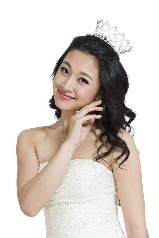 东方人,五官,脸,新娘,笑,微笑,竖图,彩色,室内,白天,留白,抠图,白色背景,正面,婚纱,时尚,成功,北京,中国,仅一个人,图片,浪漫,现代,表情,成熟,可爱,美女,自信,摄影,生活方式,青春,优雅,花冠,乐观,年轻女性,女人,女性,亚洲人,中国人,年轻人,半身,影棚拍摄,礼服,愉快,bj174