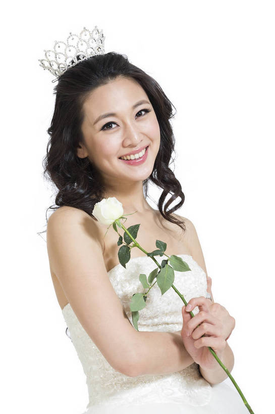 东方人,五官,脸,新娘,微笑,竖图,彩色,室内,白天,留白,抠图,白色背景,侧面,婚纱,时尚,成功,玫瑰,北京,中国,仅一个人,盛开,图片,浪漫,花蕾,现代,花,花瓣,花朵,鲜花,花苞,花蕊,表情,成熟,可爱,美女,自信,摄影,生活方式,青春,优雅,一支,花冠,乐观,年轻女性,女人,女性,亚洲人,中国人,年轻人,半身,影棚拍摄,礼服,愉快,bj174