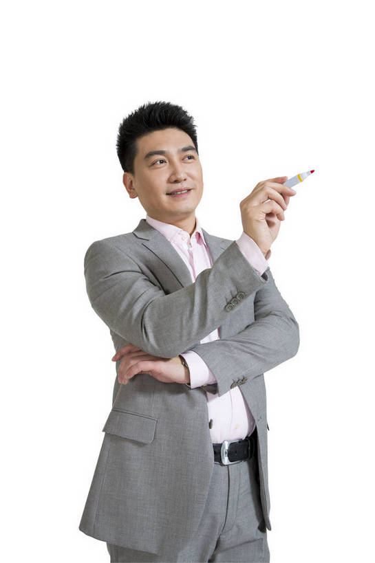 东方人,中年人,一个人,商务人士,商务男性,站,竖图,彩色,室内,白天,留白,抠图,白色背景,侧面,衬衫,商务,时尚,成功,北京,中国,写字,套装,正装,图片,浪漫,现代,手势,职业,成熟,自信,摄影,青春,模拟,商务装,工薪阶层,精明,男人,男性,年轻男性,亚洲人,中国人,年轻人,白领,上班族,半身,影棚拍摄,衬衣,西服,愉快,bj174