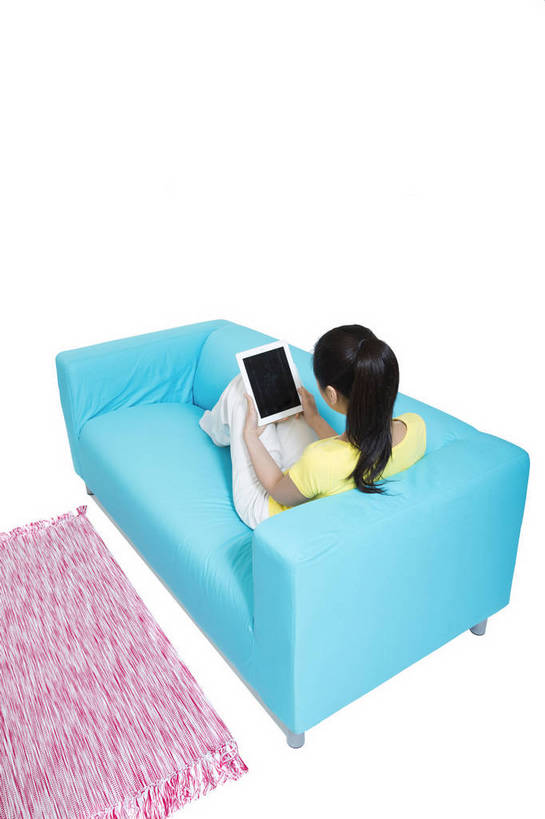 东方人,躺,竖图,彩色,室内,白天,留白,抠图,白色背景,时尚,电脑,笔记本电脑,沙发,北京,中国,仅一个人,网络,图片,休闲装,娱乐,通讯设备,现代,背面,休息,休闲,背影,成熟,可爱,美女,自信,摄影,生活方式,青春,优雅,无线,通信设备,无线网络,无线上网,便携式电脑,平板电脑,乐观,上网,手提电脑,年轻女性,女人,女性,亚洲人,中国人,年轻人,全身,影棚拍摄,愉快,bj174