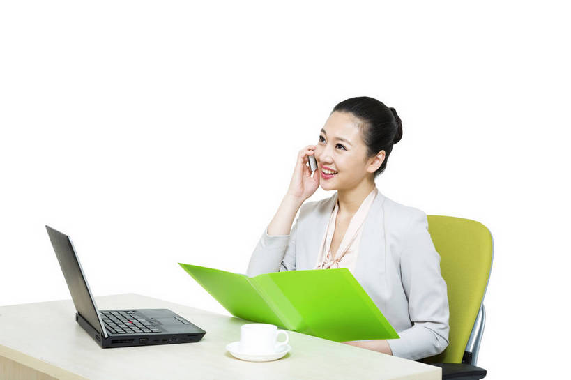东方人,商务人士,商务女性,坐,打电话,横图,彩色,室内,白天,留白,抠图,白色背景,侧面,商务,时尚,成功,笔记本电脑,电话,手机,北京,中国,仅一个人,套装,正装,工作,图片,文件,办公桌,通讯设备,现代,职业,成熟,可爱,美女,自信,摄影,青春,优雅,商务装,工薪阶层,智能手机,乐观,交流,年轻女性,女人,女性,亚洲人,中国人,年轻人,白领,上班族,茶杯,沟通,通话,半身,影棚拍摄,愉快,苹果手机,bj174