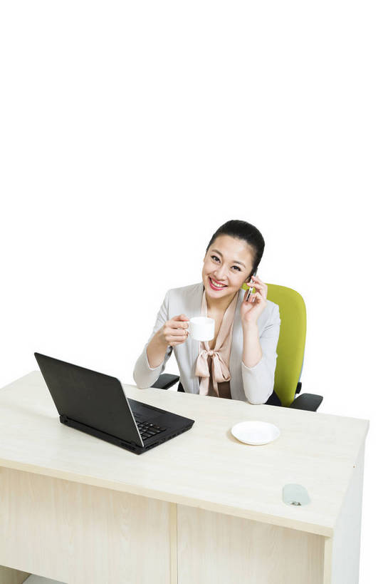 东方人,商务人士,商务女性,坐,打电话,竖图,彩色,室内,白天,留白,抠图,白色背景,侧面,商务,时尚,成功,笔记本电脑,电话,手机,北京,中国,仅一个人,套装,正装,工作,图片,办公桌,通讯设备,现代,职业,成熟,可爱,美女,自信,摄影,青春,优雅,商务装,工薪阶层,智能手机,乐观,交流,年轻女性,女人,女性,亚洲人,中国人,年轻人,白领,上班族,茶杯,沟通,通话,半身,影棚拍摄,愉快,苹果手机,bj174