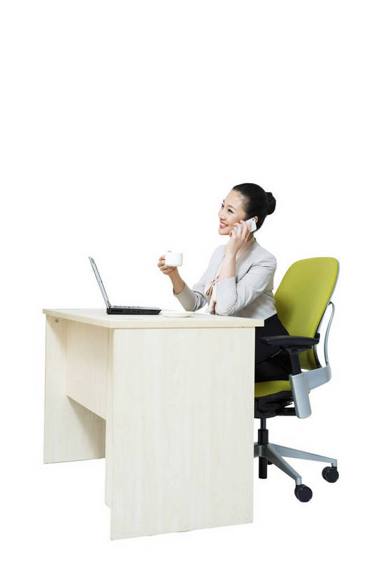 东方人,商务人士,商务女性,坐,打电话,竖图,彩色,室内,白天,留白,抠图,白色背景,侧面,商务,时尚,成功,笔记本电脑,电话,手机,北京,中国,仅一个人,套装,正装,工作,图片,办公桌,通讯设备,现代,职业,成熟,可爱,美女,自信,摄影,青春,优雅,商务装,工薪阶层,智能手机,乐观,交流,年轻女性,女人,女性,亚洲人,中国人,年轻人,白领,上班族,茶杯,沟通,通话,全身,影棚拍摄,愉快,苹果手机,bj174