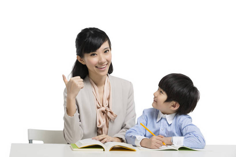 东方人,儿童,中年人,两个人,学生,教师,站,坐,微笑,横图,彩色,室内,白天,留白,抠图,白色背景,正面,看书,快乐,幸福,智慧,北京,中国,写字,学习,突出,正装,图片,教育,称赞,表扬,外套,小孩,课桌,书本,手势,站着,校服,放松,可爱,美女,竖,童年,童趣,自信,帮助,讲解,摄影,成长,希望,翘,爱护,高,好奇,夸奖,未来,优秀,女教师,成就,关爱,辅导,好,妙,顺利,出色,超群,杰出,卓越,奇妙,乐观,传授,聪明,认真,天真,自豪,男孩,男人,男性,年轻女性,女人,女性,亚洲人,中国人,孩子,年轻人,大拇指,站立,半身,影棚拍摄,男生,打手势,师生,小学生,bj174