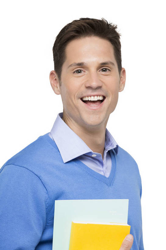 西方人,中年人,一个人,教师,站,微笑,竖图,彩色,室内,白天,留白,抠图,白色背景,侧面,幸福,北京,欧洲,中国,欧洲人,图片,教育,注视,休闲装,仅一个年轻男性,观察,看,放松,自信,帮助,外教,摄影,外国人,课本,观看,察看,成就,关注,乐观,教员,认真,自豪,年轻男性,白种人,美国人,年轻人,老师,半身,影棚拍摄,先生,bj174